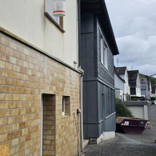 Mehrere Tonnen Schutt per Seil & Eimer aus dem 2OG per Hand abgeseilt