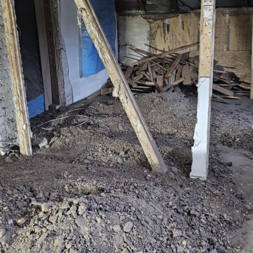 und jede Menge Schlacke & Dreck aus der Decke, 100 Jahre alt und staubtrocken!