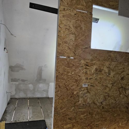 Hinter der Wand entsteht der Kerker über dem Schlafgemach