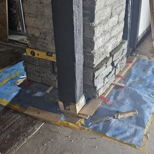 Das Ausrichten der erstern Reihe bei mehreren cm Höhenunterschied im Boden drumherum