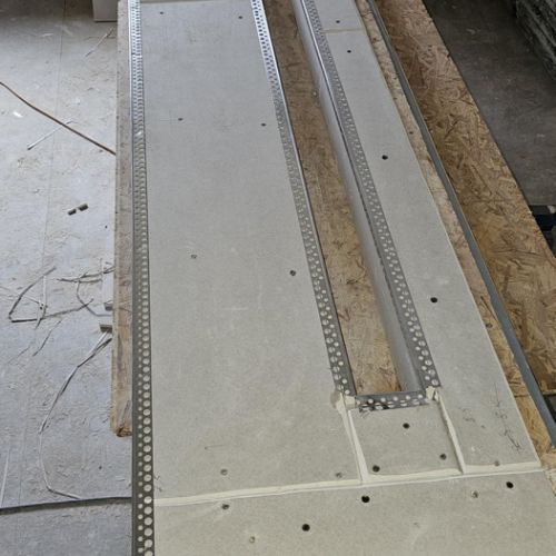 Durch den 'Sehschlitz' in der Wand kann man später auch aus dem barocken Schlafgemach den Schornstein sehen.